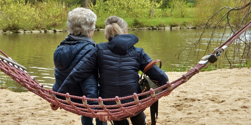 zwei Frauen nebeneinander